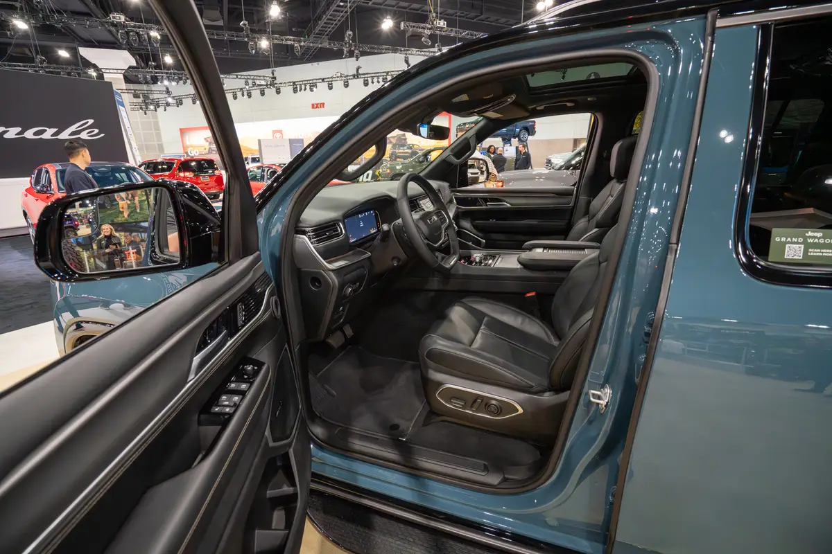 jeep grand wagoneer 2026 05 interior front seats jpg