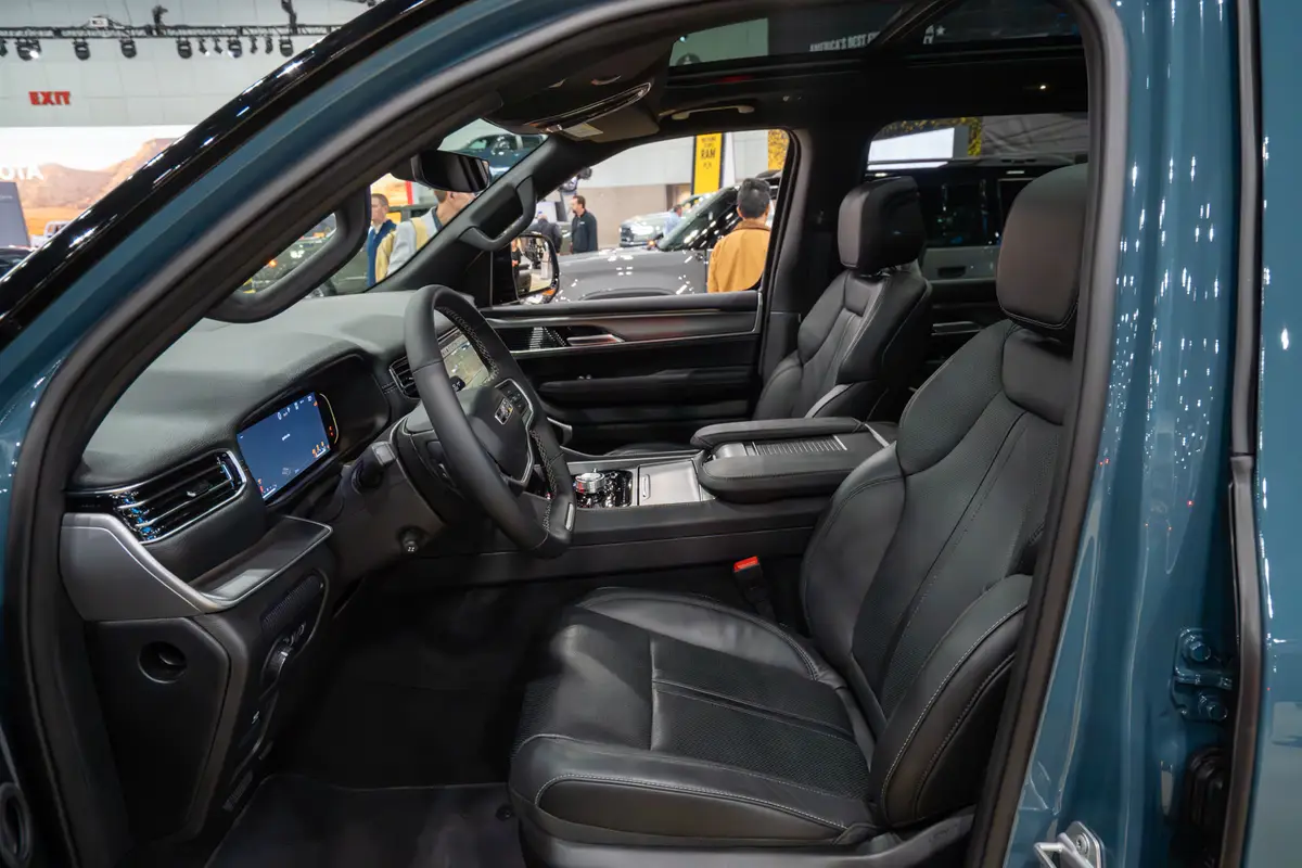 jeep grand wagoneer 2026 06 interior front seats jpg