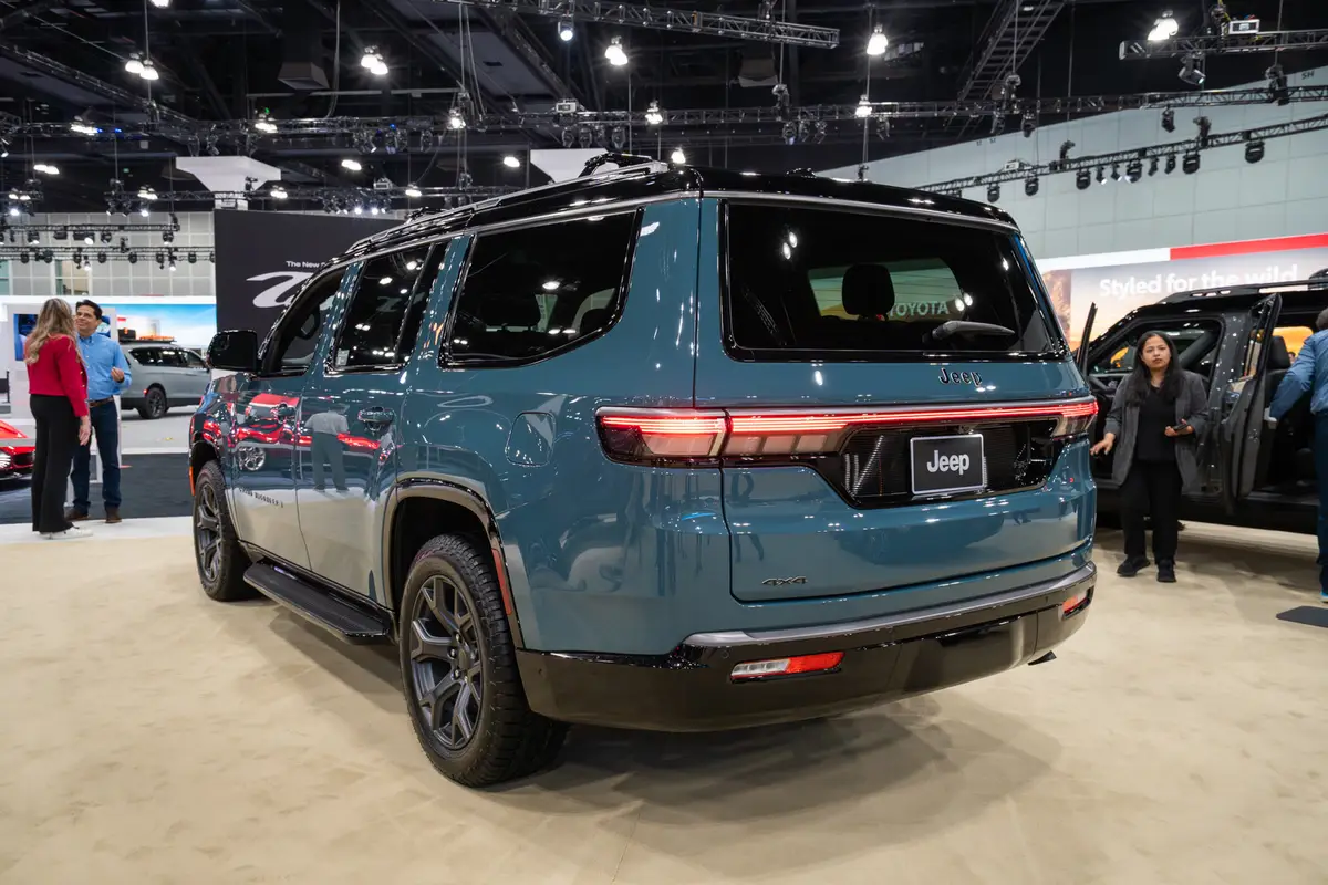 jeep grand wagoneer 2026 18 exterior rear angle jpg