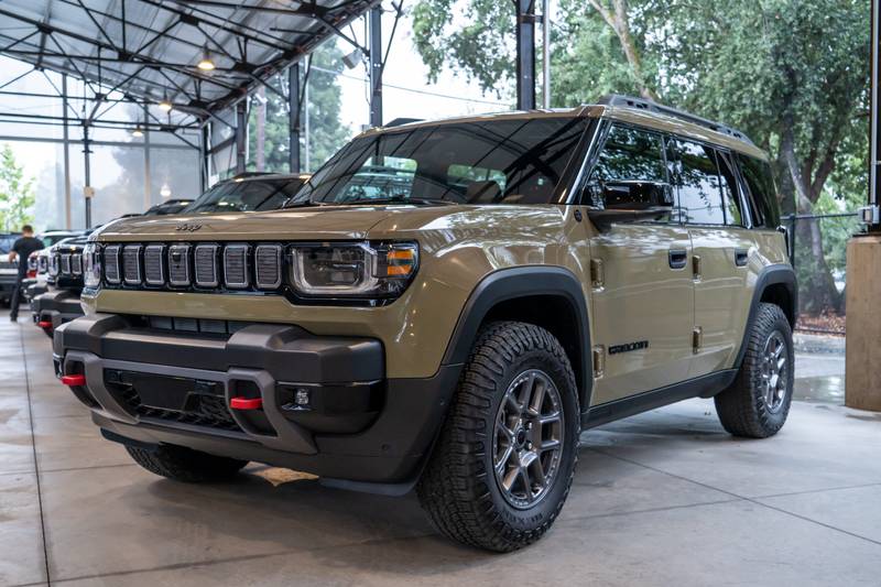 jeep-recon-2026-01-exterior-front-angle