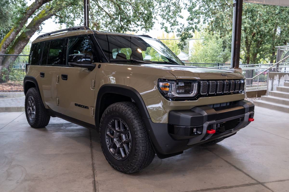 jeep recon 2026 02 exterior front angle scaled jpg