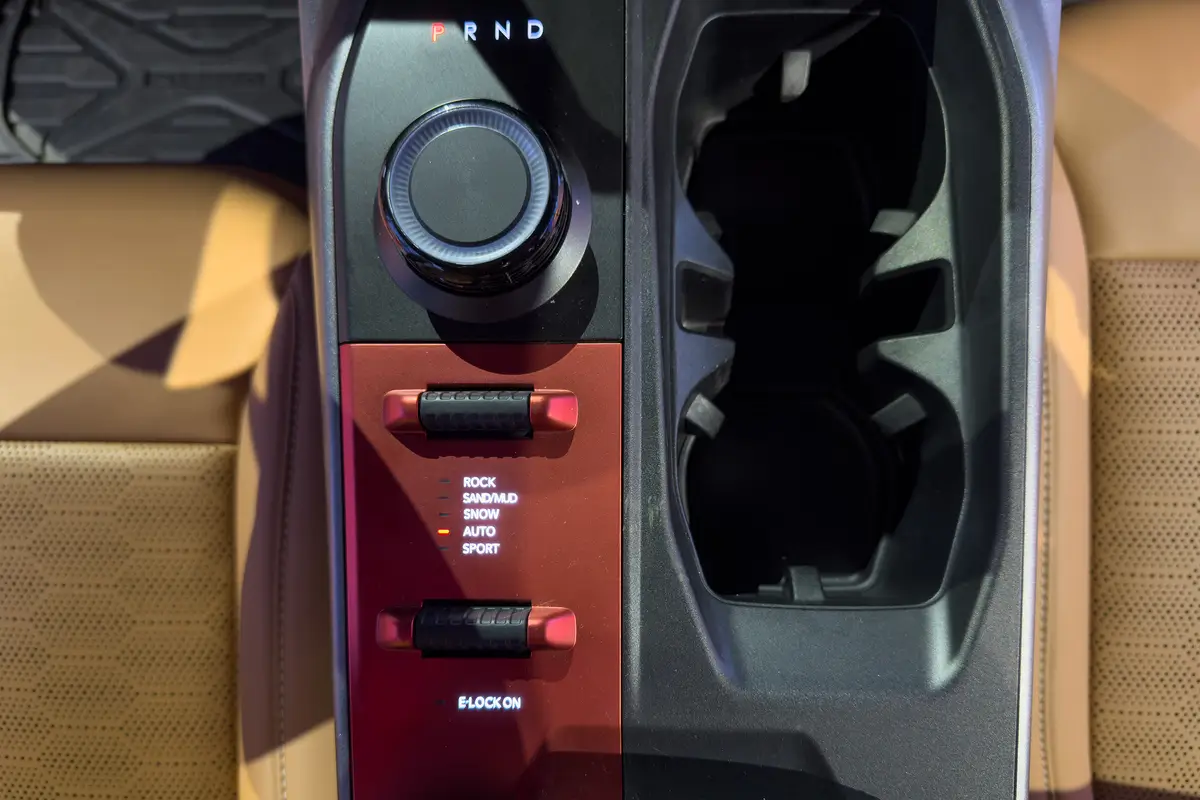 jeep recon 2026 02 interior center console 1 jpg