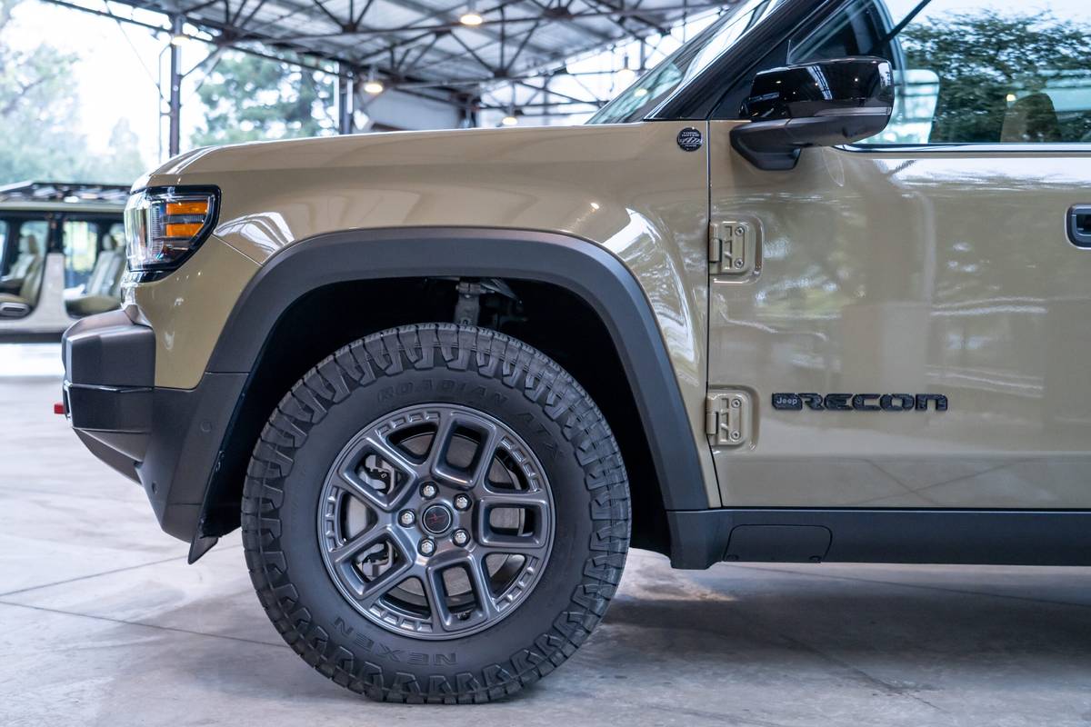 jeep recon 2026 09 exterior wheel scaled jpg