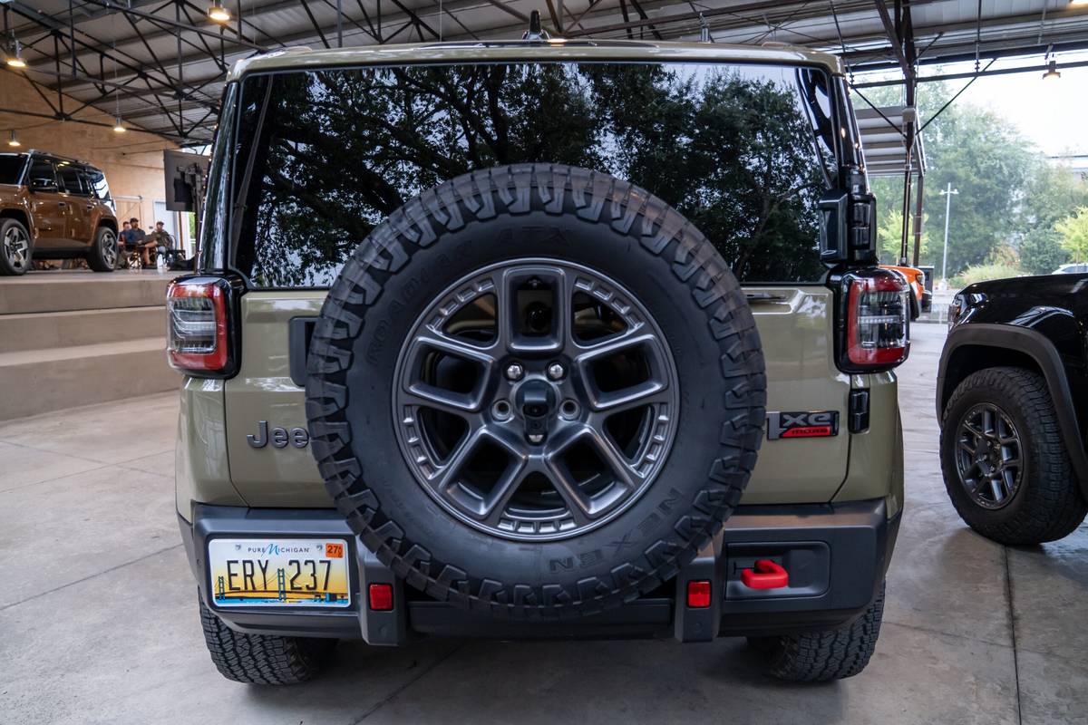 jeep recon 2026 16 exterior rear scaled jpg