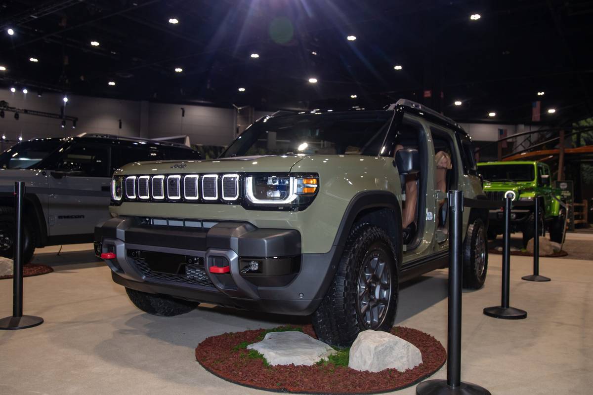 jeep recon ev 2026 01 exterior front angle scaled jpg