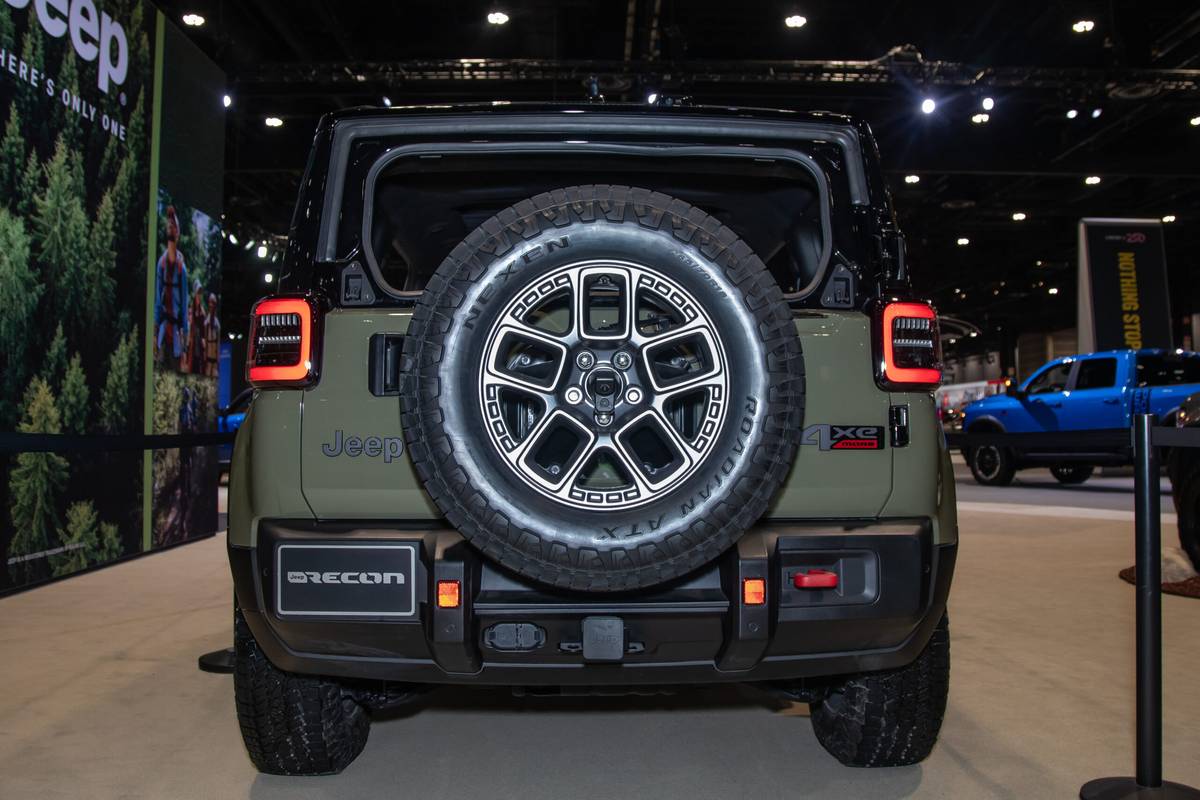 jeep recon ev 2026 08 exterior rear cas scaled jpg