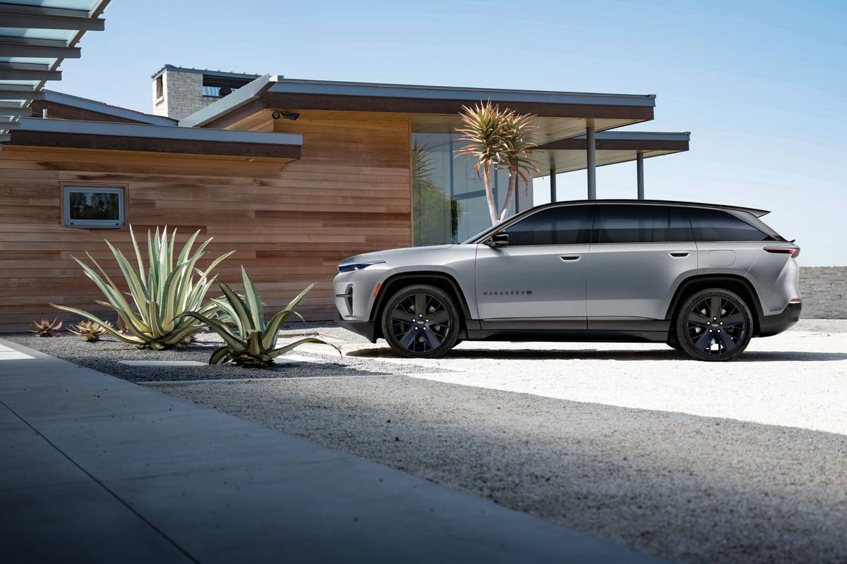 2024 Jeep Wagoneer S A Sleek 600HP Electric SUV From the Future