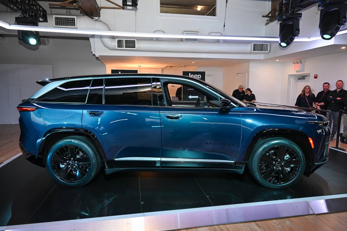 2024 Jeep Wagoneer S Up Close: Reimagining the Trackhawk | Cars.com