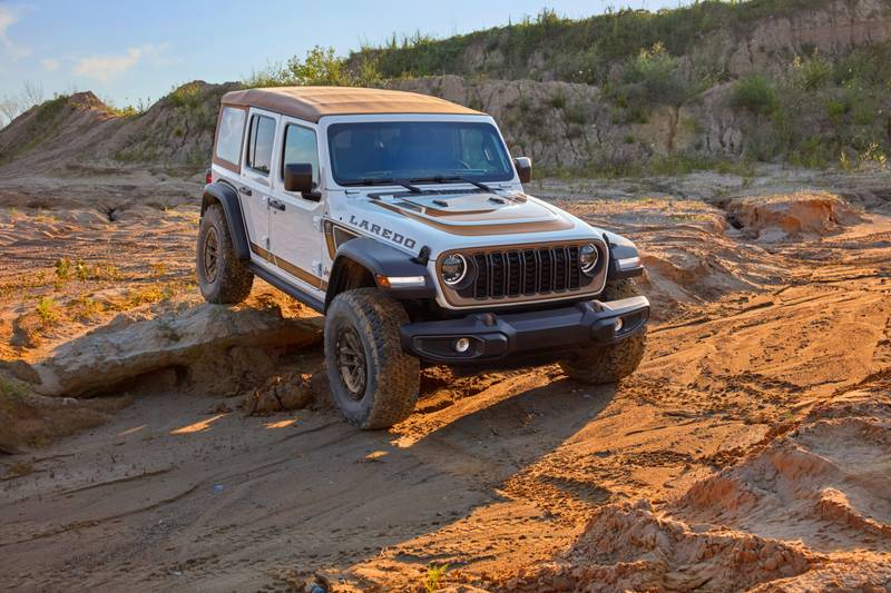 jeep-wrangler-2027-exterior-oem-01