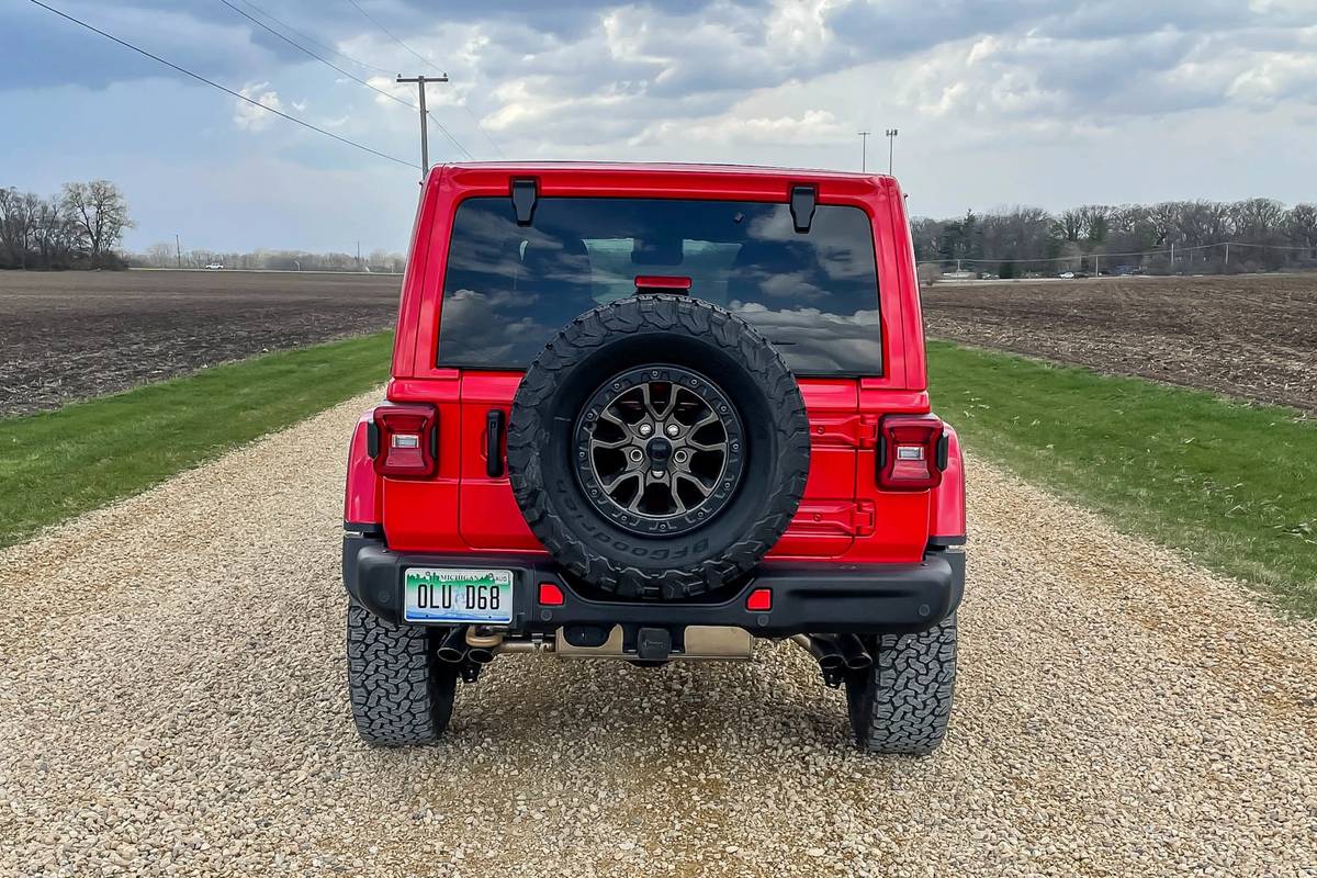 The 470-HP Jeep Wrangler Unlimited Rubicon 392 Is Completely Bonkers |  