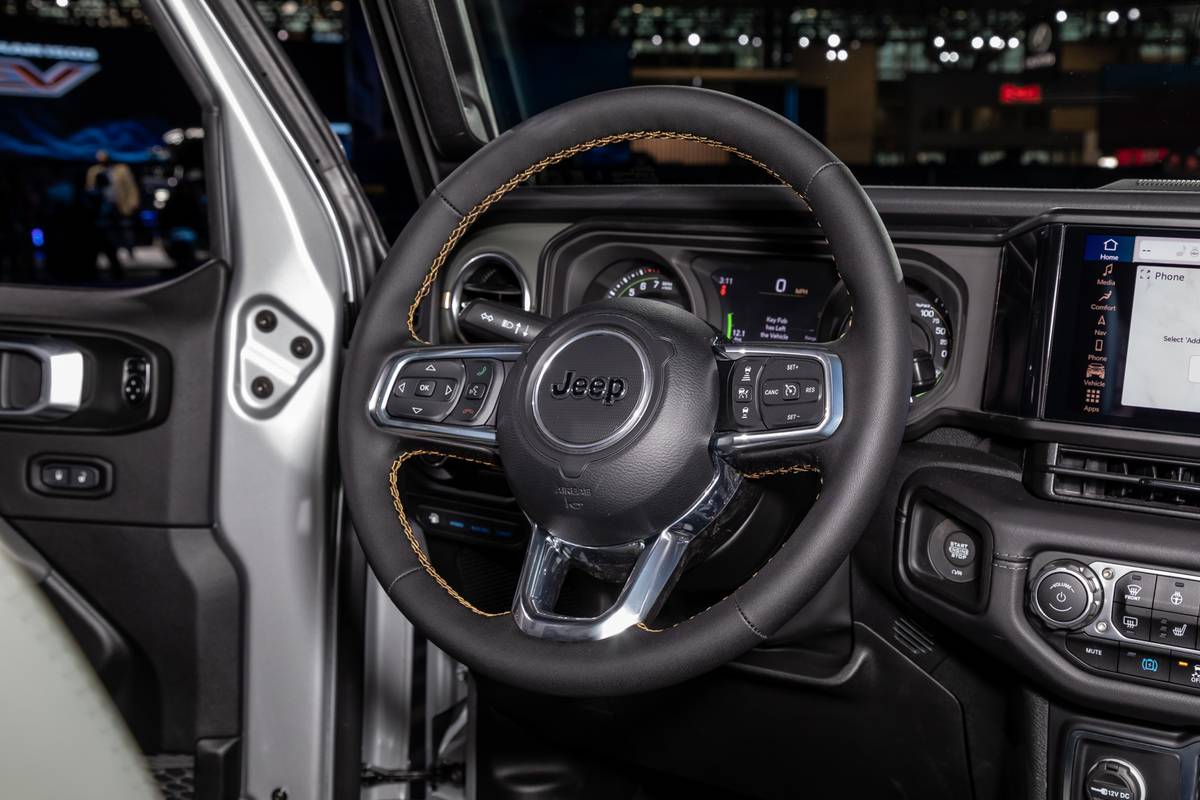 jeep wrangler 4xe 2024 12 interior steering wheel jpg