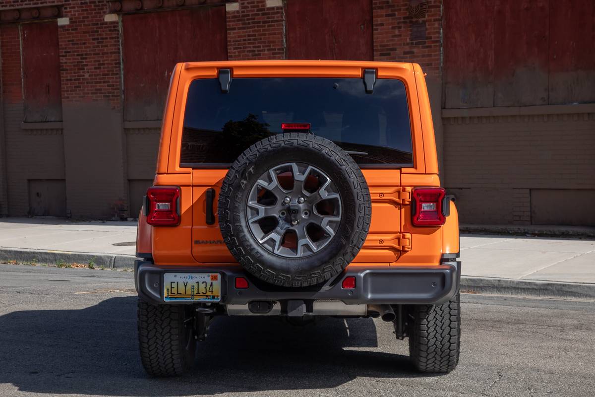 jeep wrangler sahara 2025 12 exterior rear scaled jpg