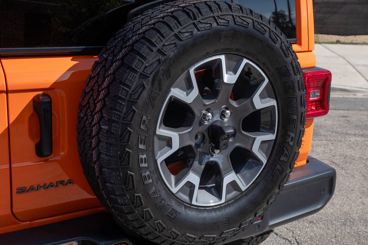 jeep wrangler sahara 2025 14 exterior rear spare scaled jpg