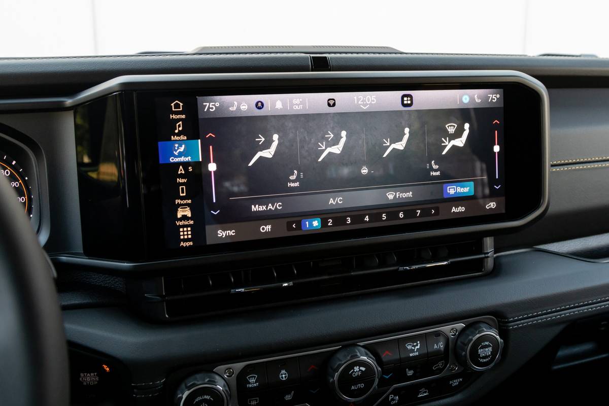 jeep wrangler sahara 2025 37 interior center stack display scaled jpg