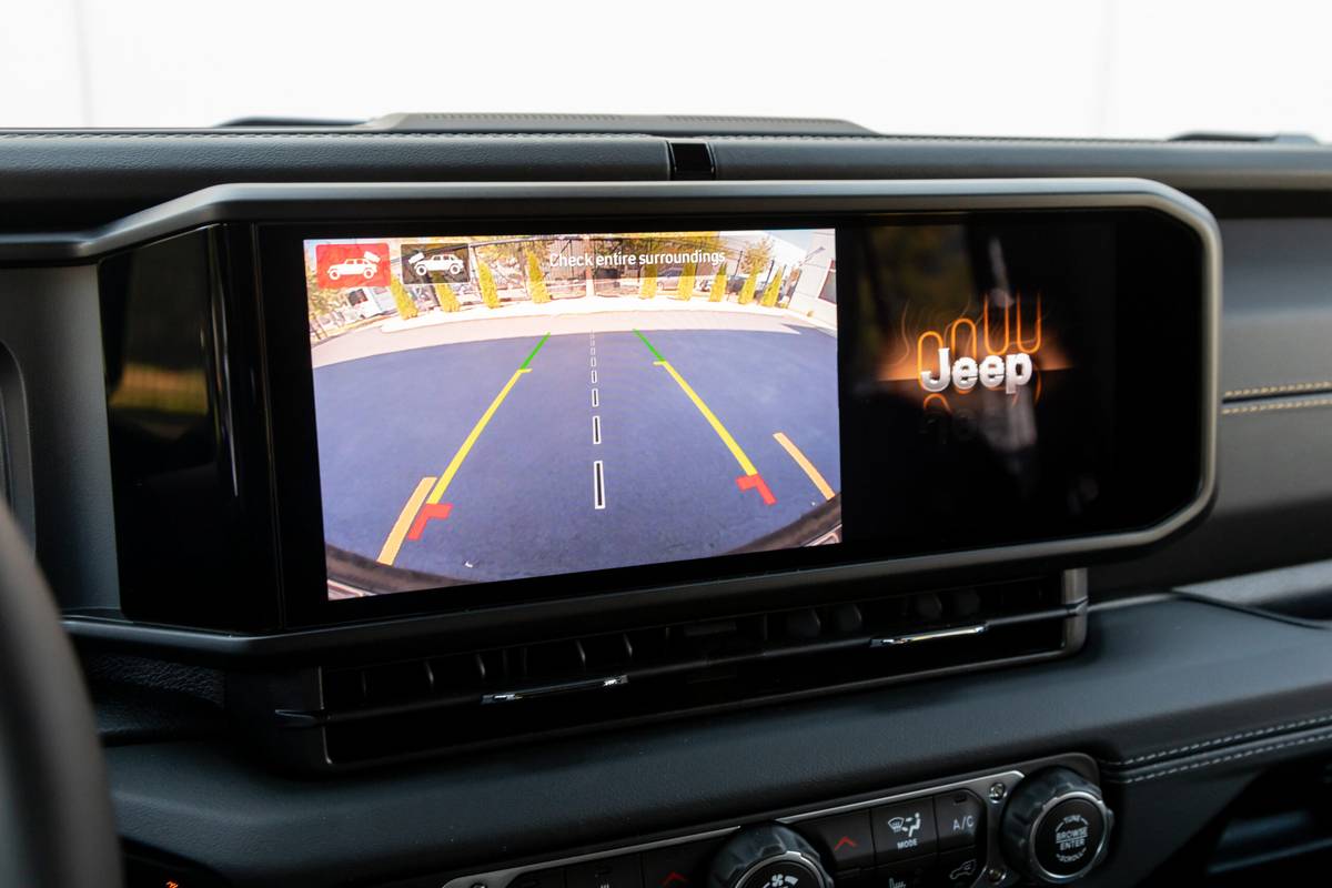 jeep wrangler sahara 2025 39 interior center stack display scaled jpg