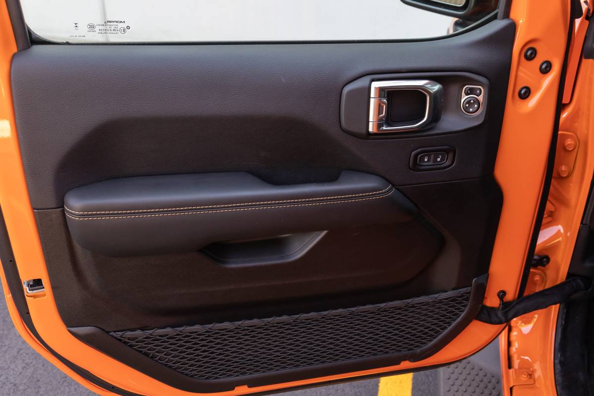 jeep wrangler sahara 2025 43 interior door scaled jpg