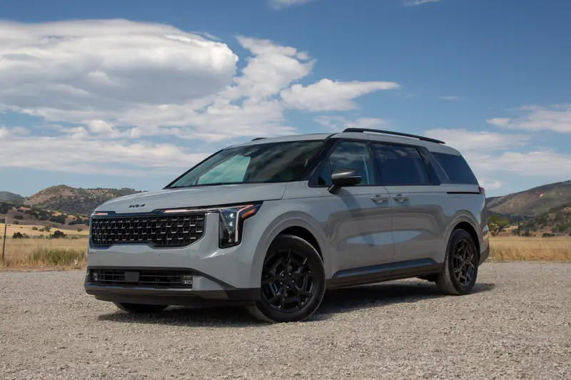 kia-carnival-hev-2025-01-exterior-front-angle