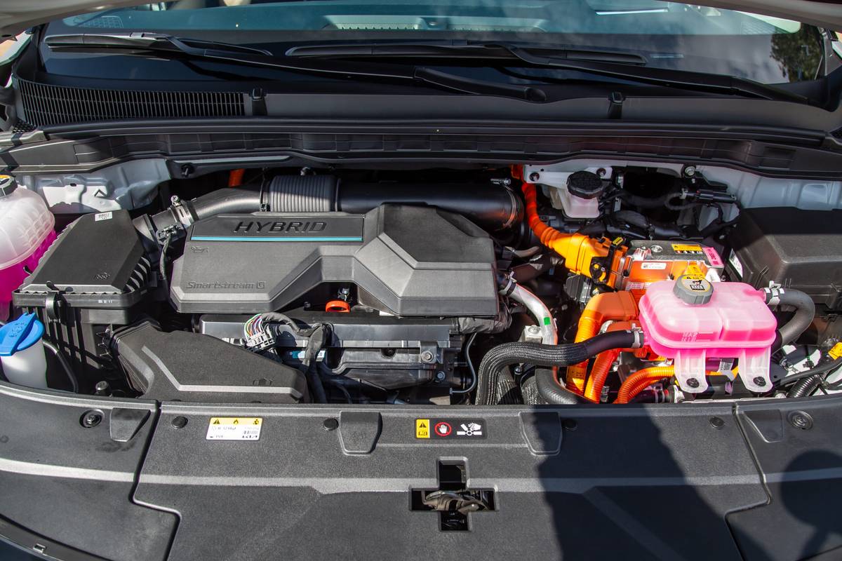 kia carnival hev 2025 16 interior engine scaled jpg