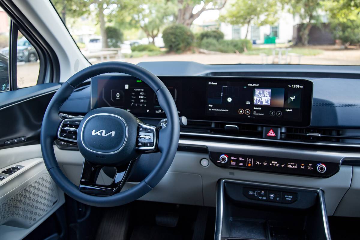 kia carnival hev 2025 20 interior front row scaled jpg