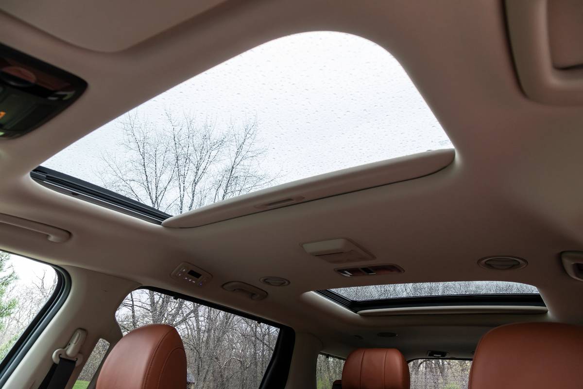 kia carnival sx prestige 2022  42 interior  sunroof jpg