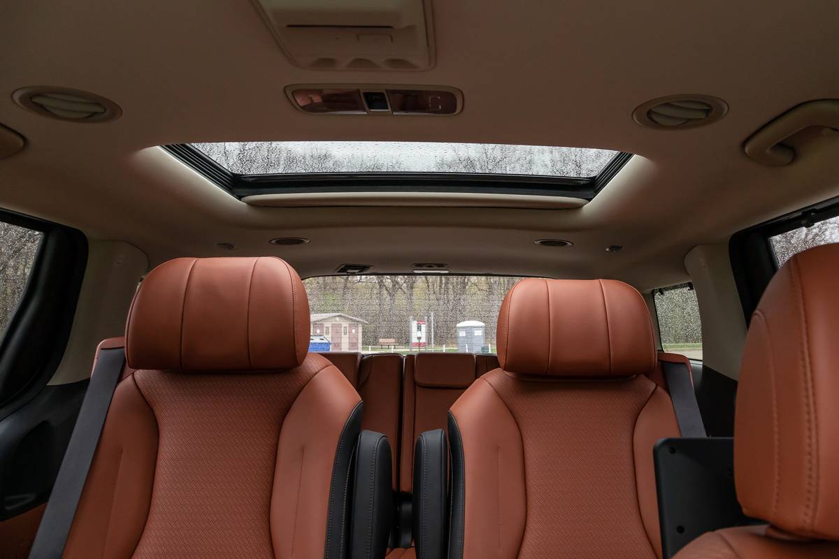 kia carnival sx prestige 2022  43 interior  rear  visibility jpg