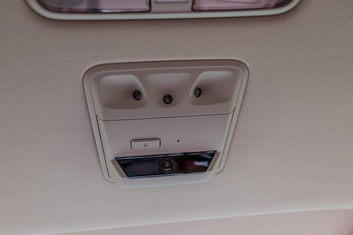 kia carnival sx prestige 2022  59 detail  interior  second row jpg