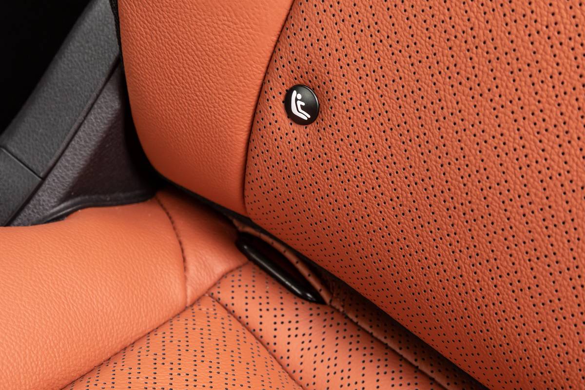 kia carnival sx prestige 2022  61 car seat  interior  second row jpg
