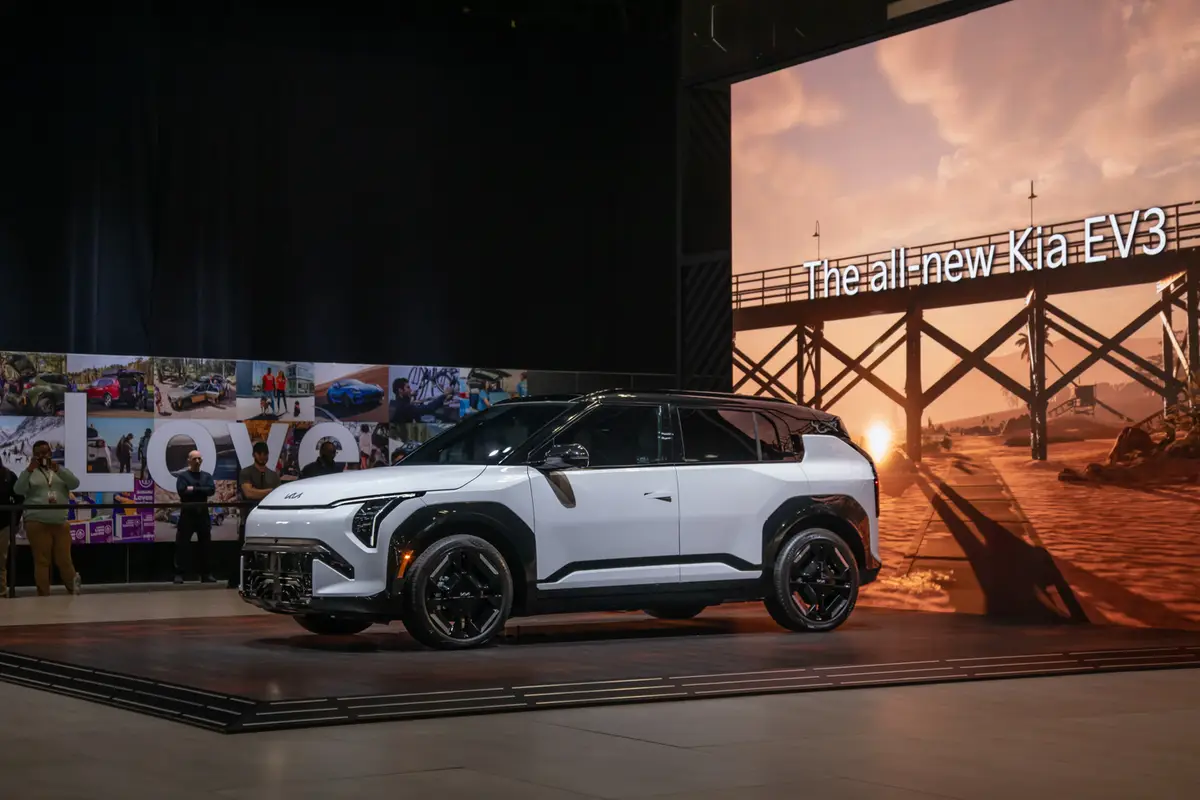 kia ev3 gt line 2027 02 exterior front angle jpg