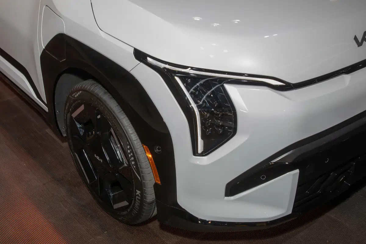 kia ev3 gt line 2027 05 exterior headlight jpg