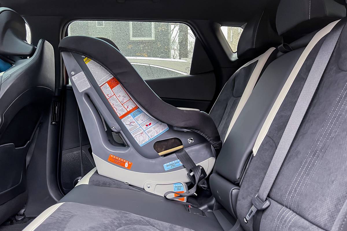 kia-ev6-2022-01-backseat-car-seat-check-interior
