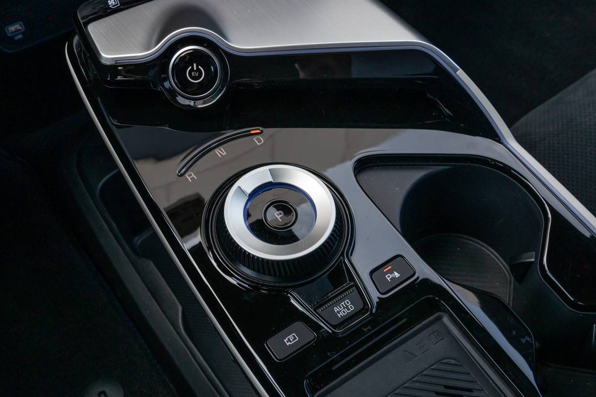 2022 Kia EV6 within-reach buttons | Cars.com photo by Christian Lantry