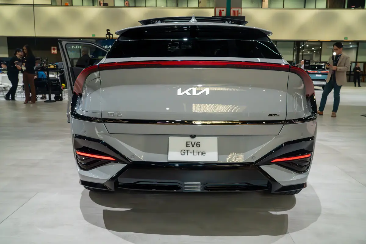 2025 Kia EV6 Up Close: Meaningful Updates | Cars.com