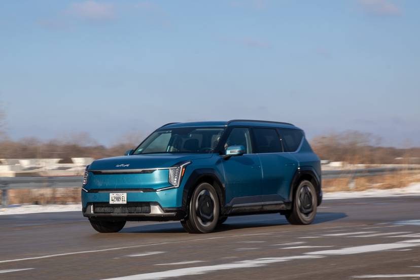 kia-ev9-2024-01-exterior-dynamic-front-angle