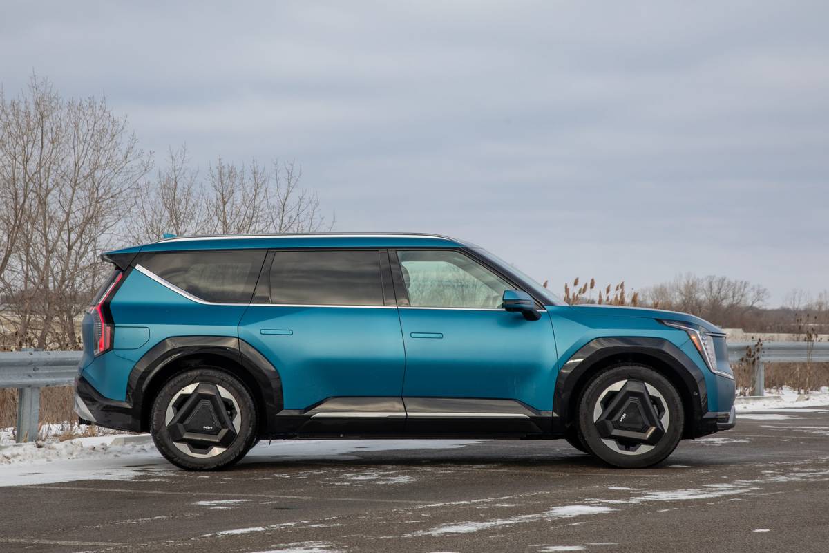 kia ev9 2024 53 exterior profile scaled jpg