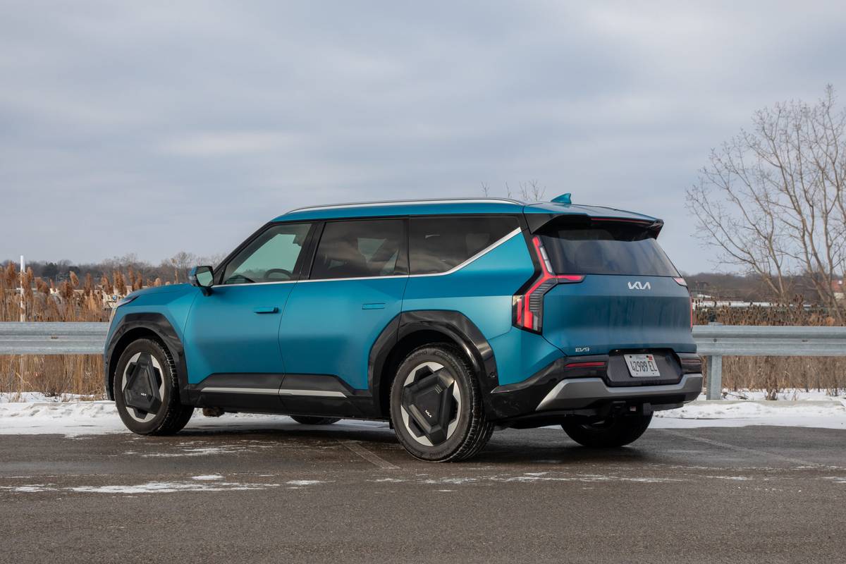kia ev9 2024 54 exterior rear angle scaled jpg