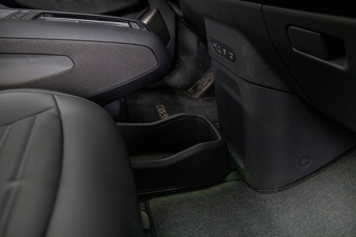 kia ev9 2024 66 interior center console scaled jpg