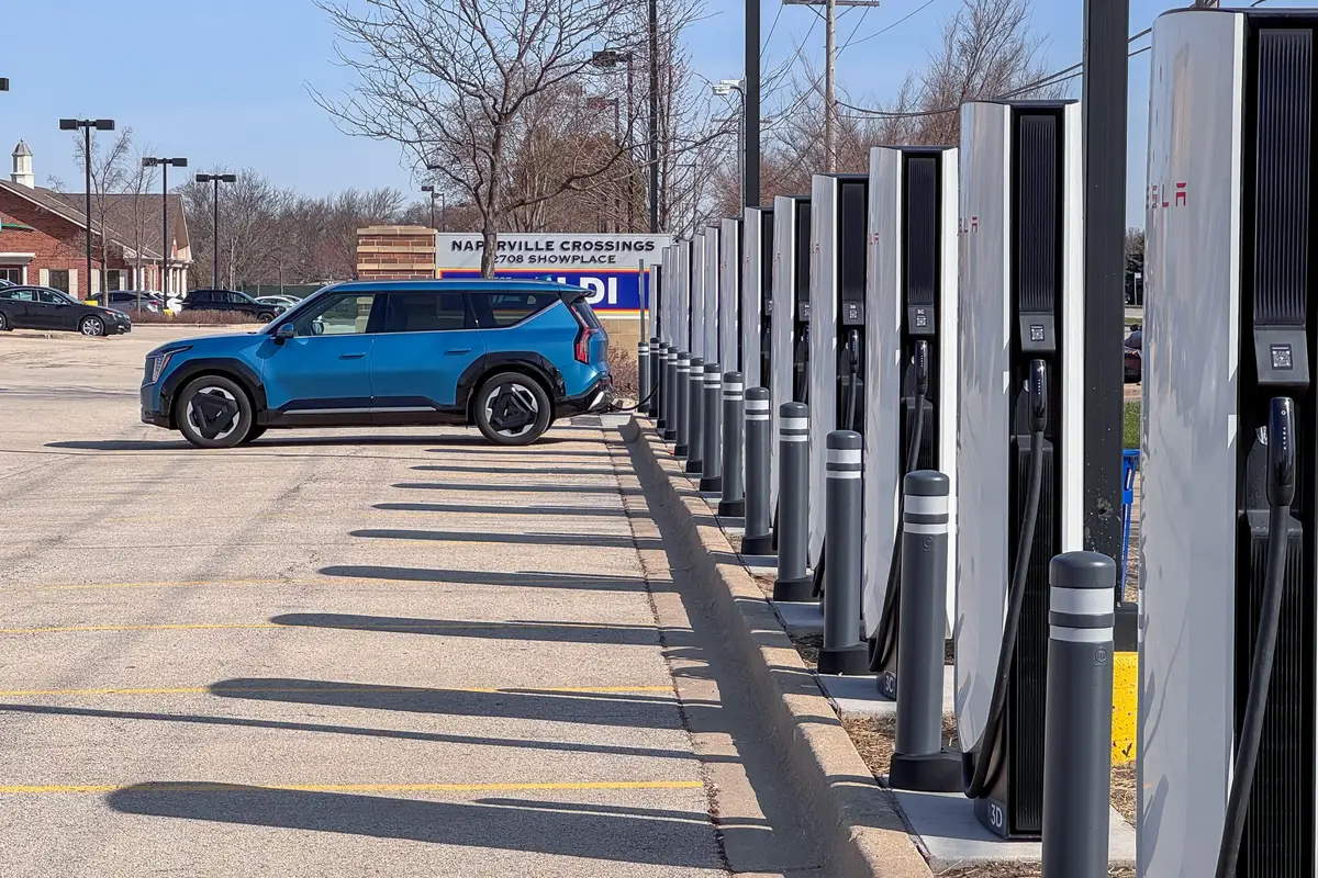 kia ev9 land 2024 01 exterior profile supercharger scaled jpg