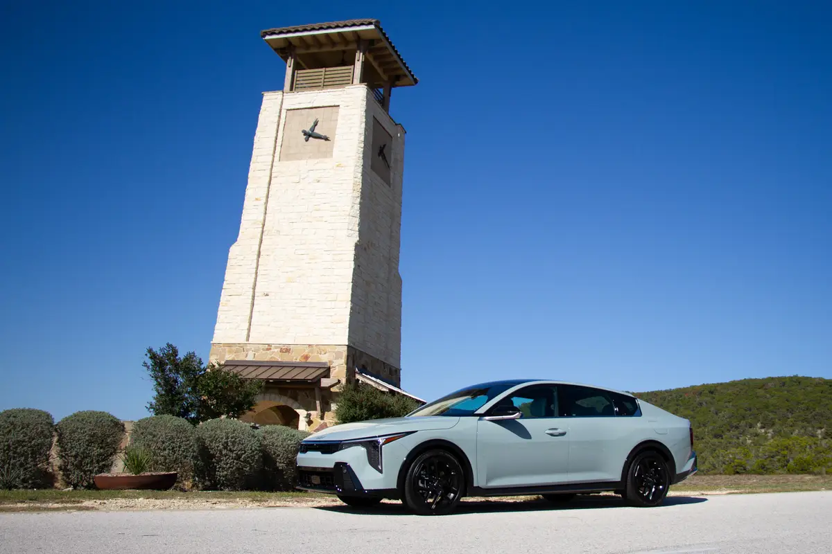 kia k4 gt line 2025 exterior profile 08 jpg