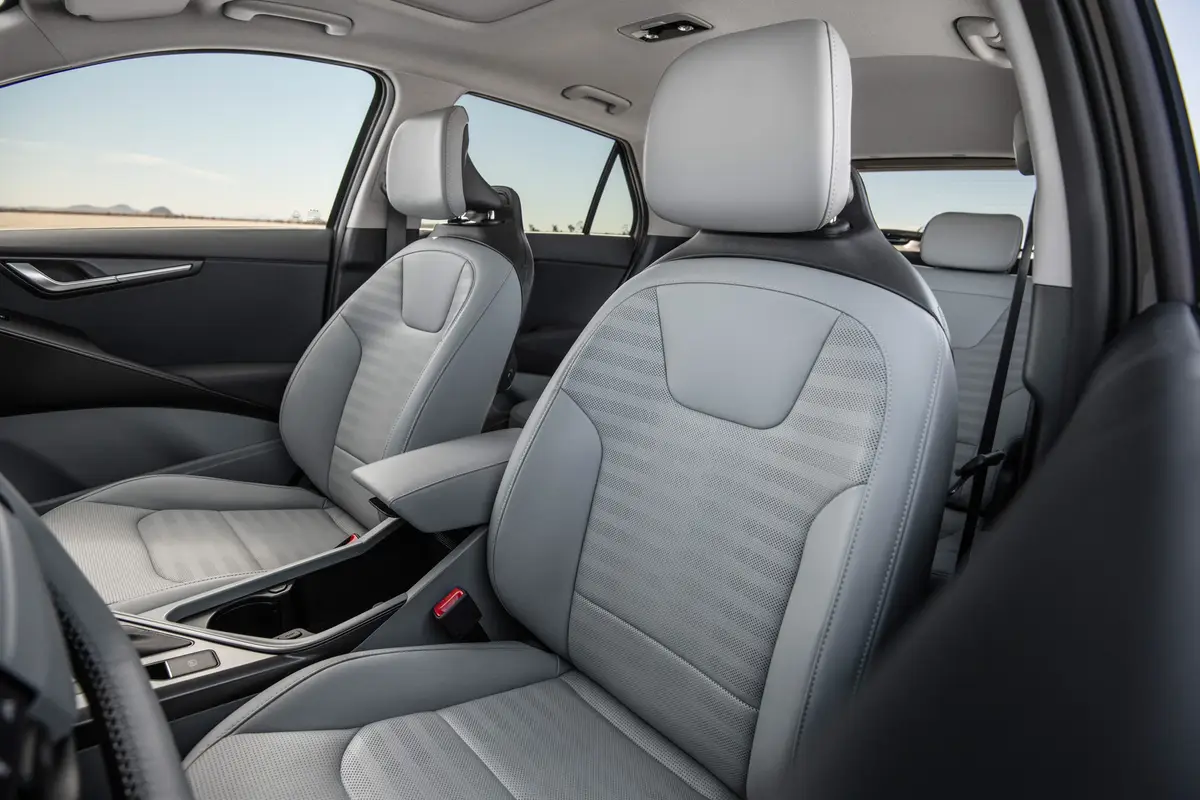 kia niro 2027 interior oem 011 jpg