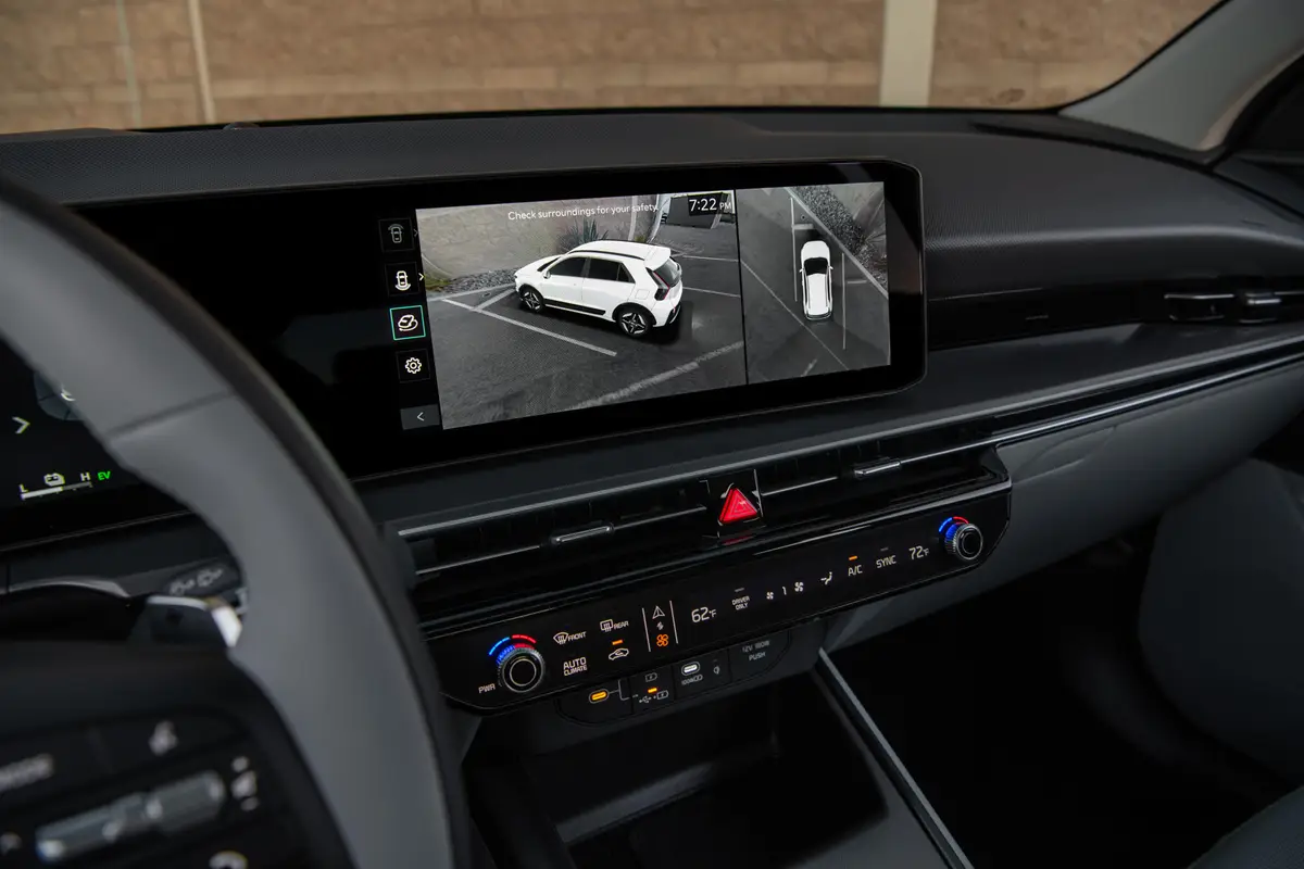 kia niro 2027 interior oem 012 jpg