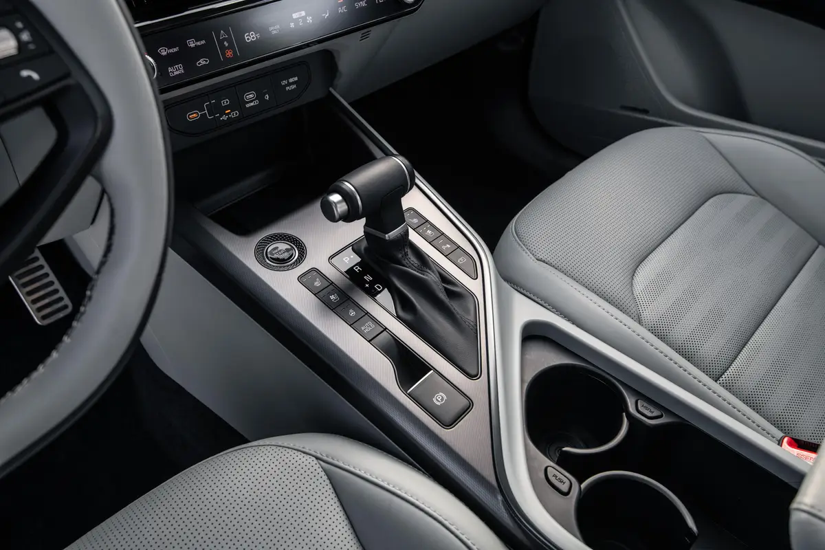 kia niro 2027 interior oem 018 jpg