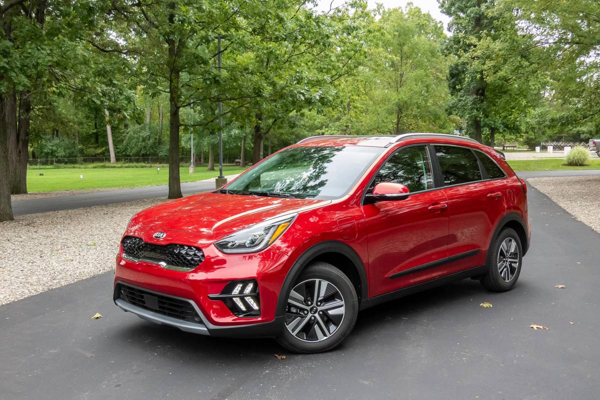 verlies uzelf drie lokaal 2020 Kia Niro PHEV Review: Old-School Hybrid With Old-School Issues |  Expert review | Cars.com
