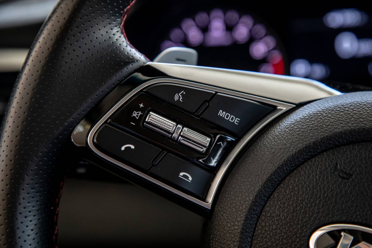 kia optima sx t gdi 2019 22 controls  detail  front row  interior  steering wheel jpg