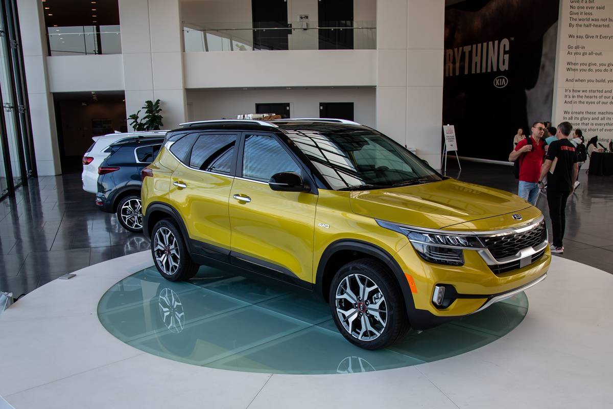 kia seltos colors 2021 india