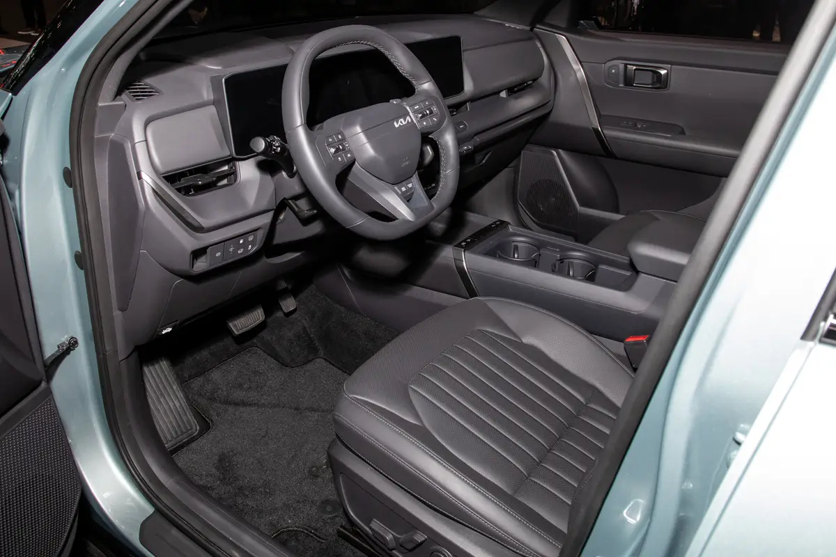 kia seltos 2027 20 interior front row jpg