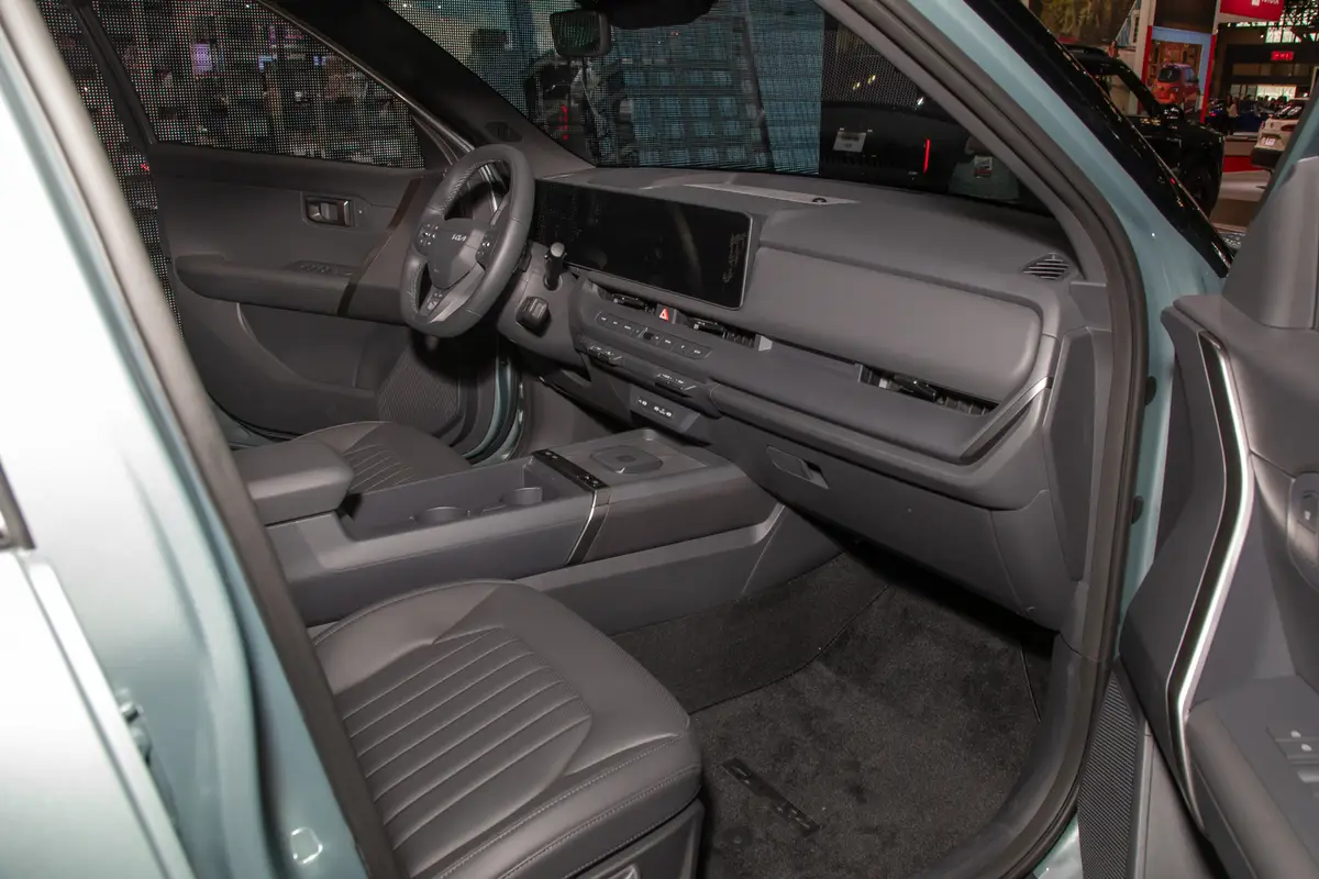 kia seltos 2027 21 interior front row jpg
