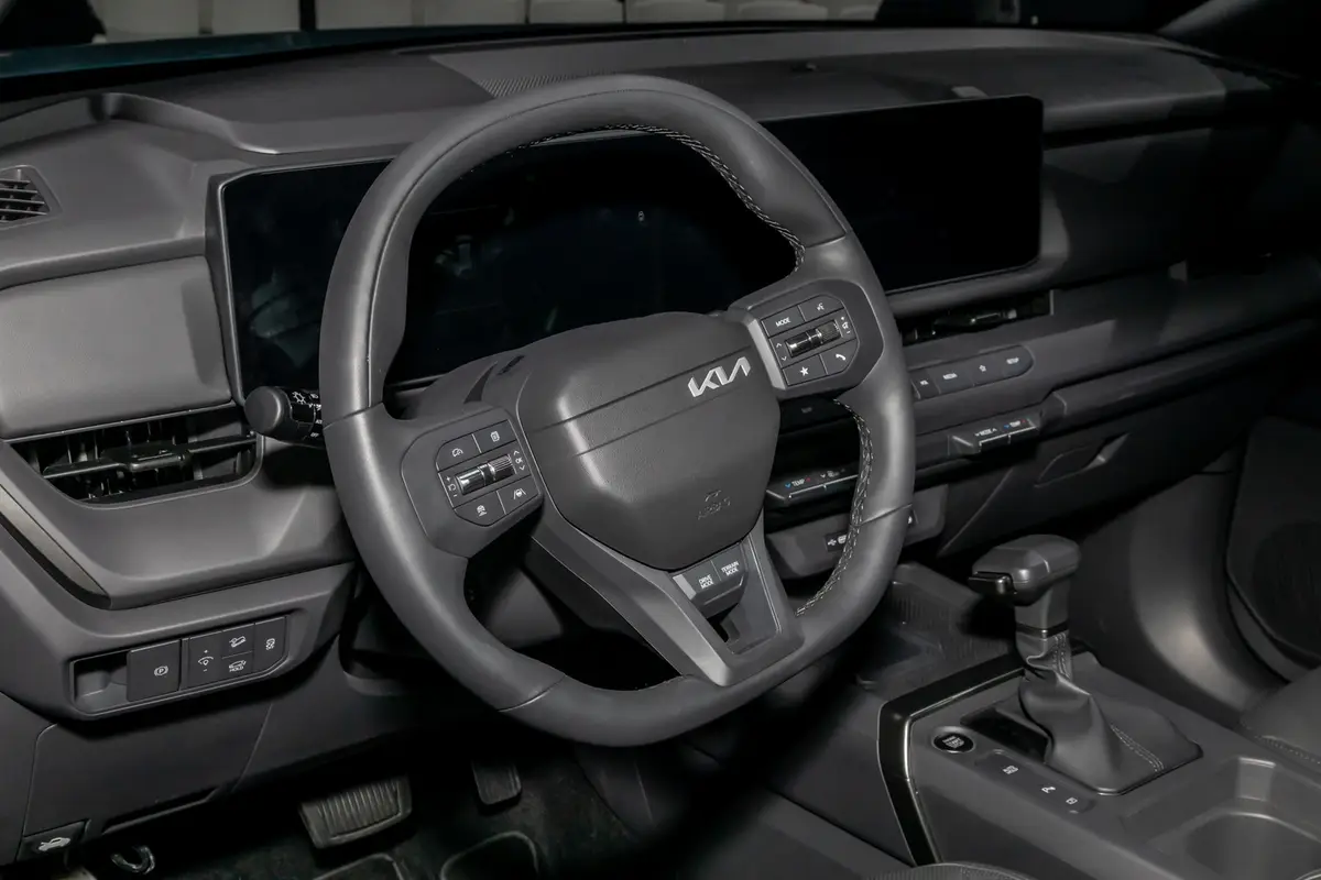 kia seltos 2027 23 interior steering wheel jpg