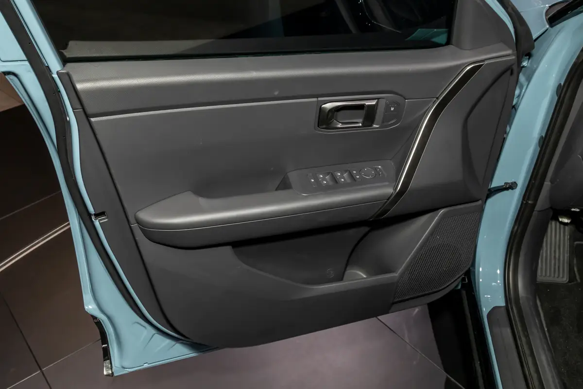 kia seltos 2027 25 interior door jpg