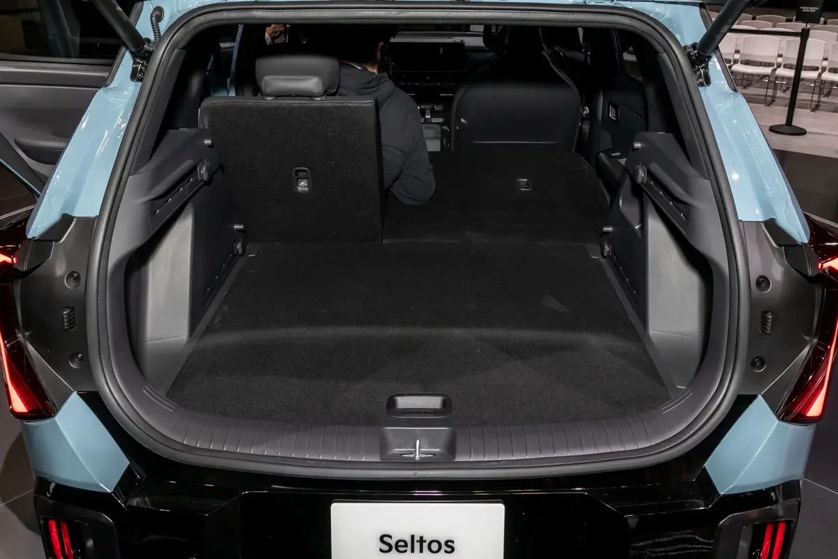kia seltos 2027 28 interior cargo jpg