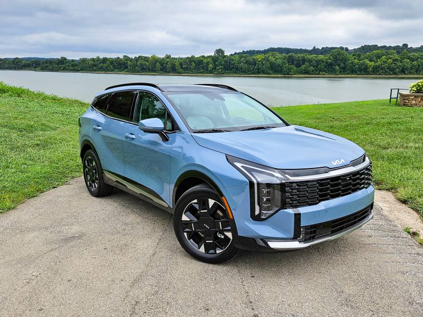 kia-sportage-hybrid-2026-01-exterior-front-angle